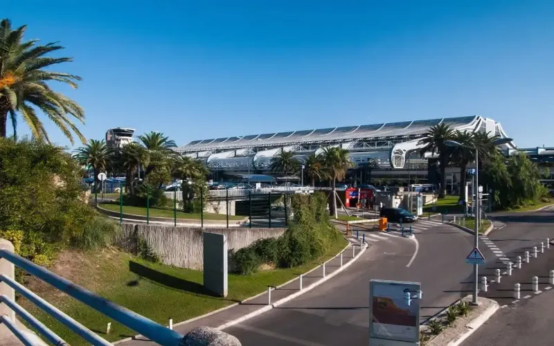 Aéroport de Nice : terminaux, accès et dépose-minute